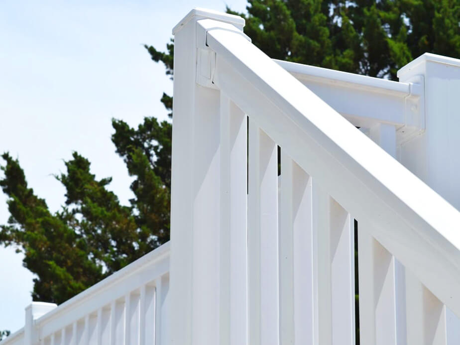 Vinyl fence contractor in Denver North Carolina